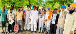 ਪਿੰਡ ਚੱਕ ਮਸ਼ਰੀ ਖਾਂ 'ਚ ਮੁਕੱਦਮਾ ਦਰਜ ਕਰਵਾਉਣ ਵਾਲਾ ਸਾਹਿਬ ਸਿੰਘ ਜ਼ਿੰਦਾ, ਵਿਰੋਧੀ ਧਿਰ ਵਲੋਂ ਮੌਤ ਦਾ ਗਲਤ ਪ੍ਰਚਾਰ: ਪਿੰਡ ਵਾਸੀ