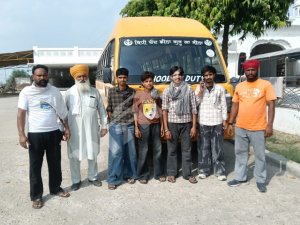 ਬਠਿੰਡਾ ਵਿਚ  ਚ ਹੋ ਰਹੀ ਮਹਾਂਪੰਚਾਇਤ ਲਈ ਕਾਨਵੈਂਟ ਸਕੂਲ ਦੀਆਂ ਬੱਸਾਂ ਦੇ ਡਰਾਈਵਰ ਰਵਾਨਾ