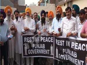 ਸੜਕਾਂ ਦੀ ਖਸਤਾ ਹਾਲਤ ਤੇ ਕਾਨੂੰਨ ਵਿਵਸਥਾ ਨੂੰ ਲੈ ਕੇ ਸ਼੍ਰੋਮਣੀ ਅਕਾਲੀ ਦਲ (ਬ) ਵਲੋਂ ਪ੍ਰਦਰਸ਼ਨ