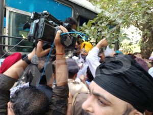 ਕਾਂਗਰਸ ਦੇ ਹੱਲਾ ਬੋਲ ਪ੍ਰਦਰਸ਼ਨ ਦੌਰਾਨ ਪੁਲਿਸ ਨੇ ਕਈ ਕਾਂਗਰਸੀ ਆਗੂ ਨੂੰ ਲਿਆ ਹਿਰਾਸਤ ’ਚ