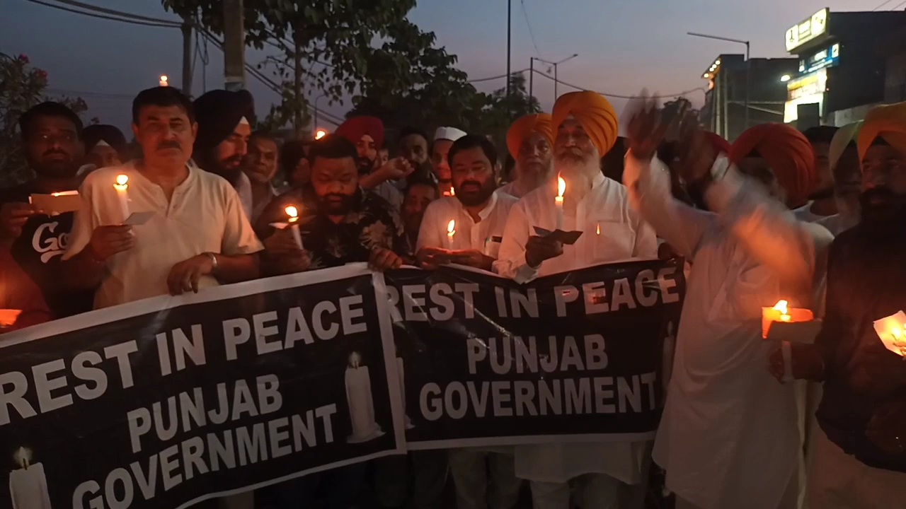 ਸੜਕਾਂ ਦੀ ਖਸਤਾ ਹਾਲਤ ਨੂੰ ਲੈ ਕੇ ਸ਼੍ਰੋਮਣੀ ਅਕਾਲੀ ਦਲ (ਬ) ਵਲੋਂ ਪ੍ਰਦਰਸ਼ਨ