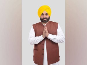 ਮੁੱਖ ਮੰਤਰੀ ਭਗਵੰਤ ਮਾਨ ਵਲੋਂ  ਟਵੀਟ ਕਰ ਸ੍ਰੀ ਗੁਰੂ ਅਰਜਨ ਦੇਵ ਜੀ ਦੇ ਪਾਵਨ ਗੁਰਗੱਦੀ ਦਿਵਸ ਦੀਆਂ ਸੰਗਤਾਂ ਨੂੰ ਵਧਾਈਆਂ