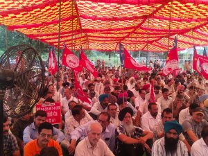 ਕੈਬਨਿਟ ਮੰਤਰੀ ਕਟਾਰੂਚੱਕ ਦੀ ਕੋਠੀ ਦਾ ਕਰਮਚਾਰੀਆਂ ਤੇ ਪੈਨਸ਼ਨਰਾਂ ਵਲੋਂ ਘਿਰਾਓ