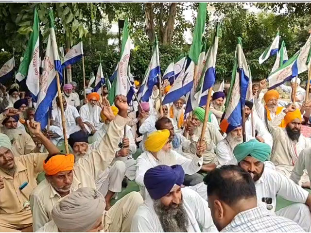 ਸ਼ੰਭੂ ਖਨੌਰੀ ਬਾਰਡਰ ’ਤੇ ਚੋਰੀ ਤੇ ਹੋਰ ਮੰਗਾਂ ਨੂੰ ਲੈ ਕੇ ਕਿਸਾਨਾ ਨੇ ਜਲੰਧਰ ’ਚ ਲਗਾਇਆ ਧਰਨਾ