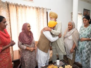 ਅੱਜ  ਆਪਣੇ ਹਲਕੇ ਧੂਰੀ ਤੋਂ ਕੀਤੀ ਪਾਰਟੀ ਦੀ ਡੋਰ ਟੂ ਡੋਰ ਮੁਹਿੰਮ ਦੀ ਸ਼ੁਰੂਆਤ - ਭਗਵੰਤ ਮਾਨ