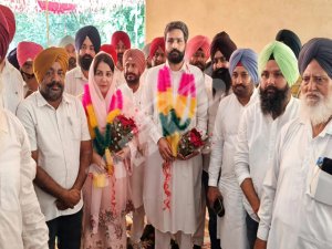 ਰੇਸ਼ਮ ਵੜੈਚ ਨੇ ਸੰਭਾਲਿਆ ਮਾਰਕੀਟ ਕਮੇਟੀ ਚੋਗਾਵਾਂ ਦੇ ਚੇਅਰਮੈਨ ਦਾ ਅਹੁਦਾ, ਸੋਨੀਆ ਮਾਨ ਨੇ ਦਿੱਤੀ ਵਧਾਈ