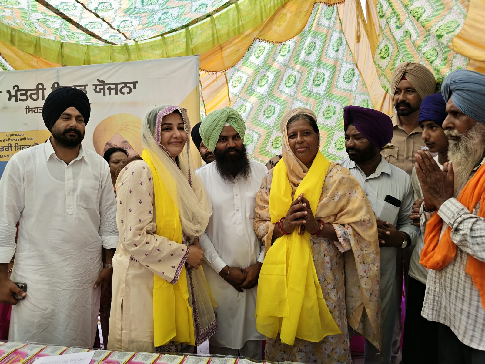 ਭਾਜਪਾ ਦੀ ਪ੍ਰਧਾਨ ਬੀਬੀ ਮਨਜੀਤ ਕੌਰ ਓਠੀਆਂ ਕਈ ਪਰਿਵਾਰਾਂ ਸਮੇਤ ਆਮ ਆਦਮੀ ਪਾਰਟੀ ਵਿਚ ਸ਼ਾਮਿਲ