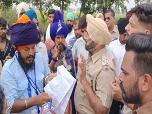 ਨਿਹੰਗ ਜਥੇਬੰਦੀਆਂ ਵਲੋਂ ਪੁਲਿਸ ਖ਼ਿਲਾਫ਼ ਰੋਸ ਧਰਨਾ ਜਾਰੀ