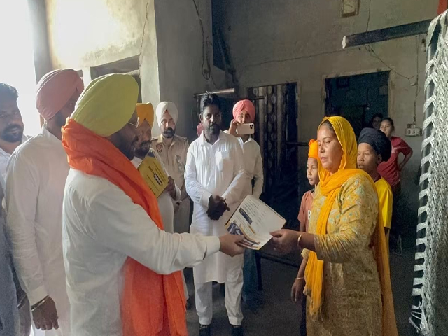 ਹਰਭਜਨ ਸਿੰਘ ਈ.ਟੀ.ਓ. ਨੇ ਮਾਨ ਸਰਕਾਰ ਵਲੋਂ ਹਰ ਘਰ ਤੱਕ ਪਹੁੰਚਾਈਆਂ ਸਹੂਲਤਾਂ ਬਾਰੇ ਜਾਣਿਆ ਲੋਕਾਂ ਦਾ ਪੱਖ