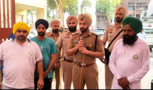ਭਾਰਤੀ ਕਿਸਾਨ ਯੂਨੀਅਨ ਏਕਤਾ ਸੰਘਰਸ਼ ਵਲੋਂ ਥਾਣਾ ਲੋਪੋਕੇ ਅੱਗੇ ਲਗਾਇਆ ਧਰਨਾ ਐਸ.ਪੀ. (ਡੀ) ਦੇ ਭਰੋਸੇ ਤੋਂ ਬਾਅਦ ਸਮਾਪਤ