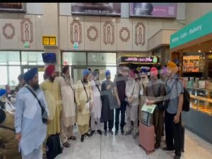 ਲਾਹੌਰ ਹਵਾਈ ਅੱਡਾ ਪਾਕਿਸਤਾਨ ਤੋਂ 50 ਸਿੱਖ ਸ਼ਰਧਾਲੂ ਭਾਰਤ ਲਈ ਹੋਏ ਰਵਾਨਾ