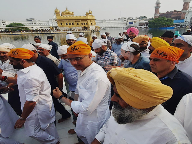 ਸਚਿਨ ਪਾਇਲਟ ਤੇ ਪਰਗਟ ਸਿੰਘ ਸੀ ਦਰਬਾਰ ਸਾਹਿਬ ਪੁੱਜੇ