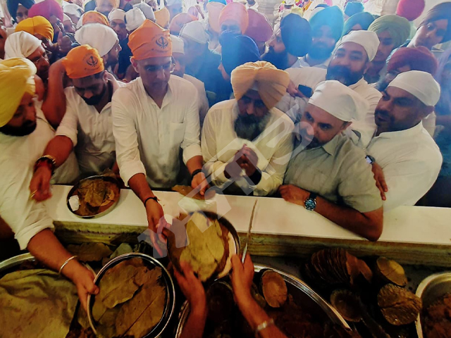 ਸਚਿਨ ਪਾਇਲਟ ਤੇ ਪਰਗਟ ਸਿੰਘ ਸੀ ਦਰਬਾਰ ਸਾਹਿਬ ਪੁੱਜੇ