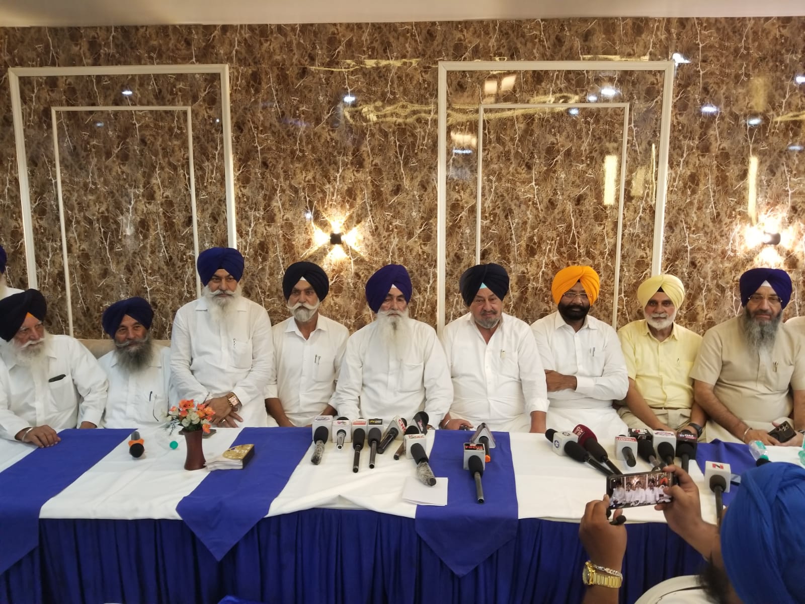 ਕਪੂਰਥਲਾ ਹਲਕੇ ਤੋਂ ਪੰਥਕ ਸੋਚ ਵਾਲੇ ਸਥਾਨਕ ਆਗੂ ਨੂੰ ਸ਼੍ਰੋਮਣੀ ਅਕਾਲੀ ਦਲ (ਬ) ਦਾ ਉਮੀਦਵਾਰ ਬਣਾਇਆ ਜਾਵੇ, ਪ੍ਰਮੁੱਖ ਅਕਾਲੀ ਆਗੂਆਂ ਵਲੋਂ ਮੰਗ