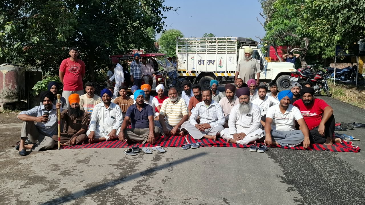 ਸ਼ੇਰਗੜ੍ਹ ਚੀਮਾ ਵਿਖੇ ਬੰਦ ਦੇ ਸਮਰਥਨ ’ਚ ਲੋਕਾਂ ਵੱਲੋਂ ਸੜਕ ’ਤੇ ਧਰਨਾ