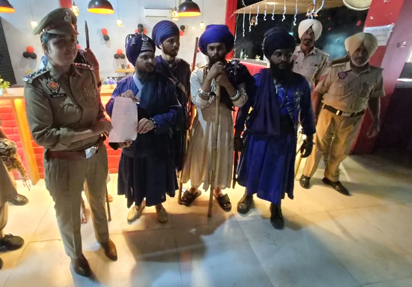 ਪੰਜਾਬ ਬੰਦ: ਨਿਹੰਗ ਸਿੰਘਾਂ ਦੇ ਗੁੱਸੇ ਦਾ ਸ਼ਿਕਾਰ ਬਣਿਆ ਕਿੱਲਿਆਂਵਾਲੀ ਦਾ ਕੈਫ਼ੇ, ਦੋ ਮੁਲਾਜ਼ਮ ਜ਼ਖ਼ਮੀ