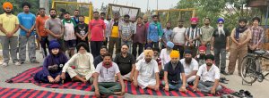 ਅੱਡਾ ਮੰਡਿਆਲਾ ਵਿਖੇ ਲੱਗਿਆ ਹੁਸ਼ਿਆਰਪੁਰ-ਜਲੰਧਰ ਰੋਡ ਤੇ ਰੋਸ ਧਰਨਾ