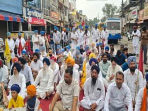 ਪਰਵਿੰਦਰ ਝੋਟਾ ਕਤਲ ਦੇ ਰੋਸ 'ਚ ਪੰਜਾਬ ਬੰਦ ਦੇ ਸੱਦੇ ਨੂੰ ਕਪੂਰਥਲਾ ਜ਼ਿਲ੍ਹੇ 'ਚ ਮਿਲਿਆ ਭਰਵਾਂ ਹੁੰਗਾਰਾ