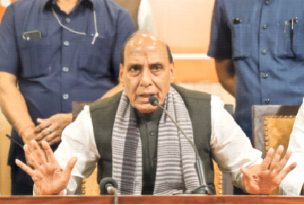 ਕਾਂਗਰਸ ਤੇ ਉਸ ਦੇ ਸਹਿਯੋਗੀ ਬੰਗਲਾਦੇਸ਼ ਵਰਗੀ ਸੱਤਾ ਤਬਦੀਲੀ ਚਾਹੁੰਦੇ ਹਨ-ਰਾਜਨਾਥ ਸਿੰਘ