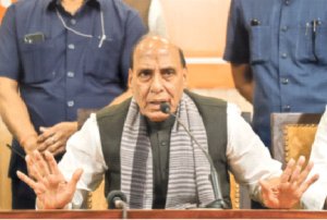 ਕਾਂਗਰਸ ਤੇ ਉਸ ਦੇ ਸਹਿਯੋਗੀ ਬੰਗਲਾਦੇਸ਼ ਵਰਗੀ ਸੱਤਾ ਤਬਦੀਲੀ ਚਾਹੁੰਦੇ ਹਨ-ਰਾਜਨਾਥ ਸਿੰਘ