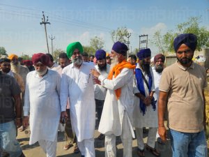 ਸ੍ਰੀ ਮੁਕਤਸਰ ਸਾਹਿਬ ਦੇ ਗੜੇਮਾਰੀ ਤੋਂ ਪ੍ਰਭਾਵਿਤ ਪਿੰਡਾਂ ਦਾ ਅਮਿਤੋਜ ਮਾਨ ਵਲੋਂ ਦੌਰਾ-ਕਿਸਾਨਾਂ ਨੂੰ ਮਿਲੇ