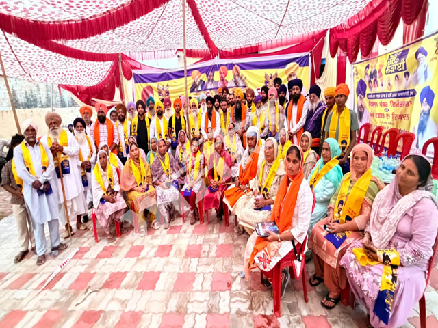 ਸੈਂਕੜੇ ਪਰਿਵਾਰ ਰਵਾਇਤੀ ਪਾਰਟੀਆਂ ਛੱਡ ‘ਅਕਾਲੀ ਦਲ ਵਾਰਿਸ ਪੰਜਾਬ ਦੇ’ ਚ ਸ਼ਾਮਿਲ