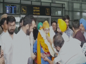 ਸ਼ਹੀਦ ਭਗਤ ਸਿੰਘ ਅੰਤਰਰਾਸ਼ਟਰੀ ਹਵਾਈ ਅੱਡੇ 'ਤੇ ਕਾਂਸੀ ਤਗਮਾ ਜੇਤੂ ਜਗਸ਼ੇਰ ਸਿੰਘ ਖੰਗੂੜਾ ਪਹੁੰਚੇ