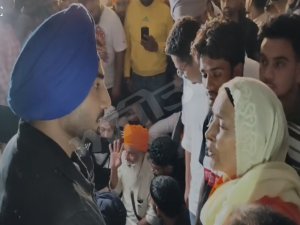 ਰਣਜੀਤ ਬਾਵਾ ਵੀ ਸ਼ਾਮਿਲ ਹੋਏ ਪਰਵਿੰਦਰ ਝੋਟਾ ਦੇ ਚੱਲ ਰਹੇ ਇਨਸਾਫ਼ ਮੋਰਚੇ ਵਿਚ