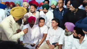 ਸਚਿਨ ਪਾਇਲਟ ਅਤੇ ਪਰਗਟ ਸਿੰਘ ਨੇ ਜੰਡਿਆਲਾ ਗੁਰੂ ਦੇ ਪੀੜਿਤ ਪਰਿਵਾਰਾਂ ਨਾਲ ਕੀਤੀ ਹਮਦਰਦੀ ਪ੍ਰਗਟ