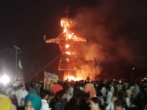 ਬਿਆਸ ਵਿਖੇ ਵਿਧਾਇਕ ਵੱਲੋਂ ਰਾਵਣ ਦੇ ਪੁਤਲੇ ਨੂੰ ਦਿੱਤੀ ਗਈ ਅਗਨੀ