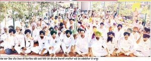 ਇਨਸਾਫ਼ ਦੀ ਮੰਗ ਨੂੰ ਲੈ ਕੇ ਵੱਖ-ਵੱਖ ਜਥੇਬੰਦੀਆਂ ਵਲੋਂ ਐਮ.ਪੀ. ਮੀਤ ਹੇਅਰ ਦੀ ਰਿਹਾਇਸ਼ ਅੱਗੇ ਧਰਨਾ