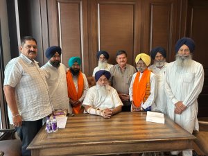 ਸਾਬਕਾ ਵਿਧਾਇਕ ਨਿਰਮਲ ਸਿੰਘ ਅਤੇ ਉਨ੍ਹਾਂ ਦੇ ਪੁੱਤਰ ਸਤਨਾਮ ਸਿੰਘ ਸ਼੍ਰੋਮਣੀ ਅਕਾਲੀ ਦਲ (ਬ)ਵਿਚ ਸ਼ਾਮਿਲ