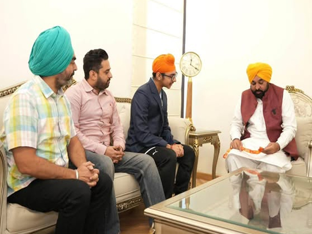 ਵਿਸ਼ਵ ਚੈਂਪੀਅਨਸ਼ਿਪ 'ਚ ਕਾਂਸੀ  ਦਾ ਤਗਮਾ ਜੇਤੂ ਜੰਗਸ਼ੇਰ ਸਿੰਘ ਨਾਲ਼ ਮੁੱਖ ਮੰਤਰੀ ਭਗਵੰਤ ਮਾਨ ਦੀ ਮੁਲਾਕਾਤ