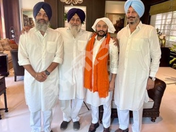 ਸਾਬਕਾ ਕਾਂਗਰਸੀ ਵਿਧਾਇਕ, ਰਮਿੰਦਰ ਸਿੰਘ ਆਵਲਾ ਸ਼੍ਰੋਮਣੀ ਅਕਾਲੀ ਦਲ ਬਾਦਲ  ਚ ਸ਼ਾਮਿਲ