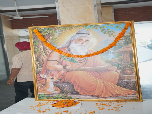 ਵੇਣੂਗੋਪਾਲ ਵਲੋਂ ਕਾਂਗਰਸ ਭਵਨ ਵਿਖੇ ਭਗਵਾਨ ਵਾਲਮੀਕਿ ਜੀ ਦੇ ਪ੍ਰਕਾਸ਼ ਪੁਰਬ ਮੌਕੇ ਸ਼ਰਧਾ ਦੇ ਫੁੱਲ ਭੇਟ