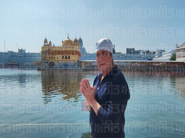 ਫ਼ਿਲਮ ਅਦਾਕਾਰ ਰਾਜ ਬੱਬਰ ਸੱਚਖੰਡ ਸ੍ਰੀ ਹਰਿਮੰਦਰ ਸਾਹਿਬ ਵਿਖੇ  ਹੋਏ ਨਤਮਸਤਕ