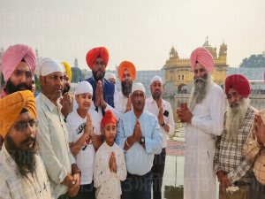 ਕੁਲਦੀਪ ਸਿੰਘ ਧਾਲੀਵਾਲ ਨੇ ਸ੍ਰੀ ਹਰਿਮੰਦਰ ਸਾਹਿਬ ਵਿਖੇ ਮੱਥਾ ਟੇਕਿਆ